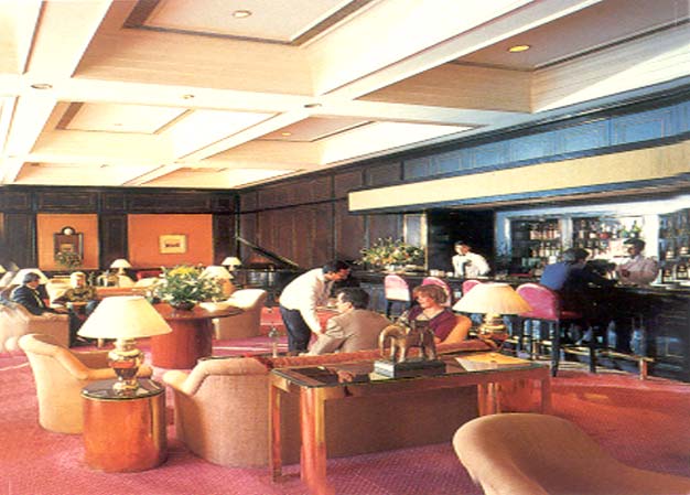 Bar at Hotel Oberoi, New Delhi